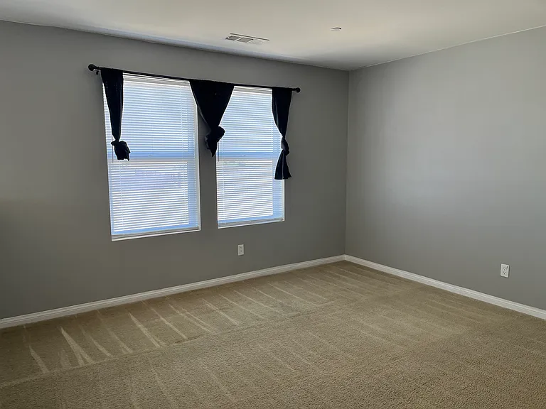 160 Yosemite Ave — Photo 13