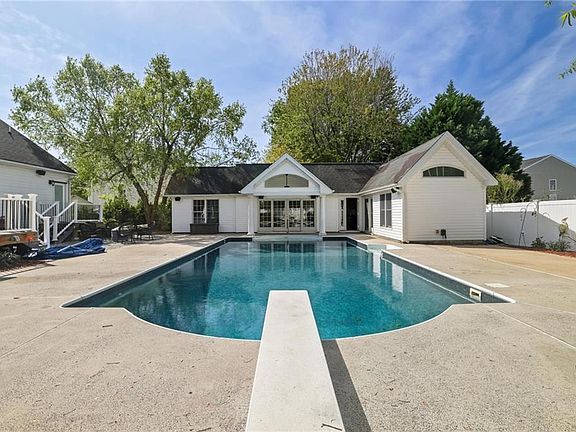 5th image of 500 Fall Ridge Ct