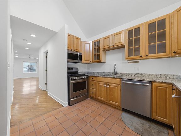 3rd image of 2100 N Damen Ave APT 2R