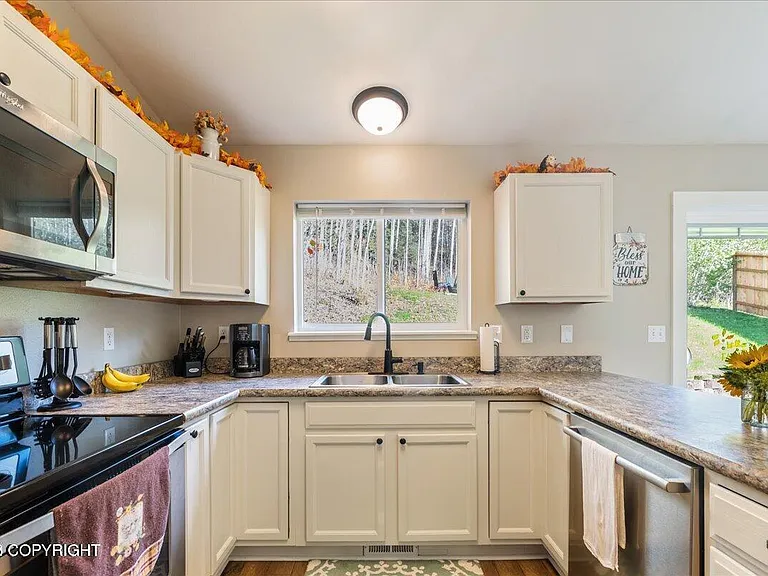 19015 Danny Dr — Photo 12