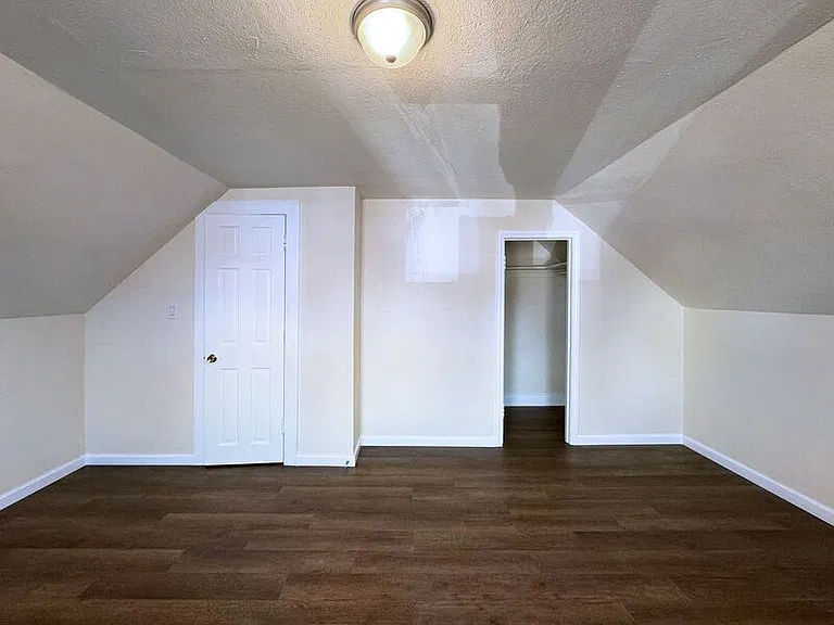 950 Clark St — Photo 37