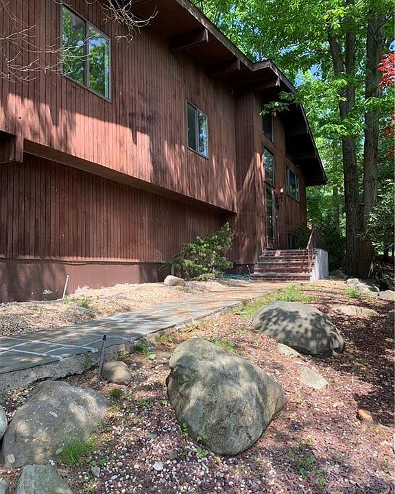 1st image of 46 Tamarack Ln