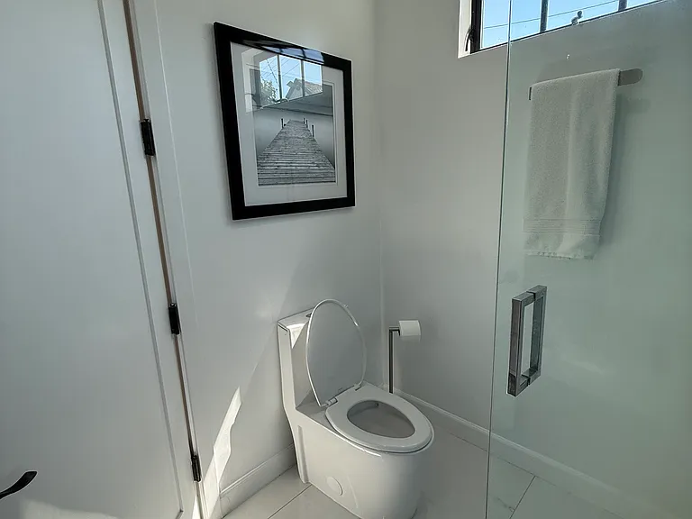 8700 Dorrington Ave — Photo 30
