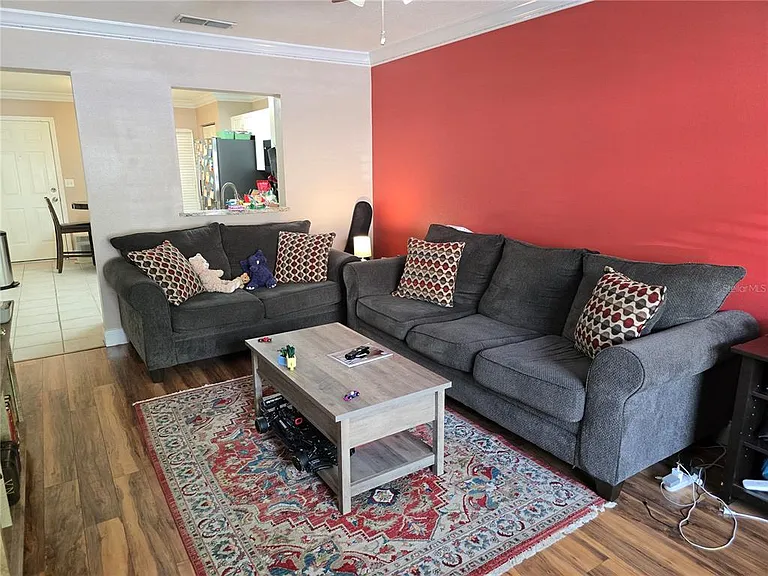 2636 SW 35th Pl #9 — Photo 4