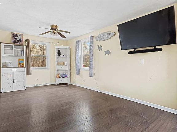 5th image of 33 Carpenter Rd