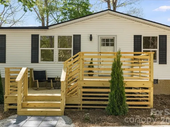 4 Woodscape Dr, Mills River, NC 28759