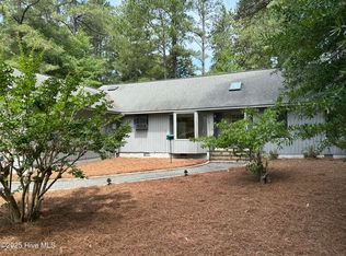 65 Lake Forest Dr, Pinehurst, NC 28374