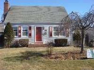 37 Washington Ave, West Sayville, NY 11796