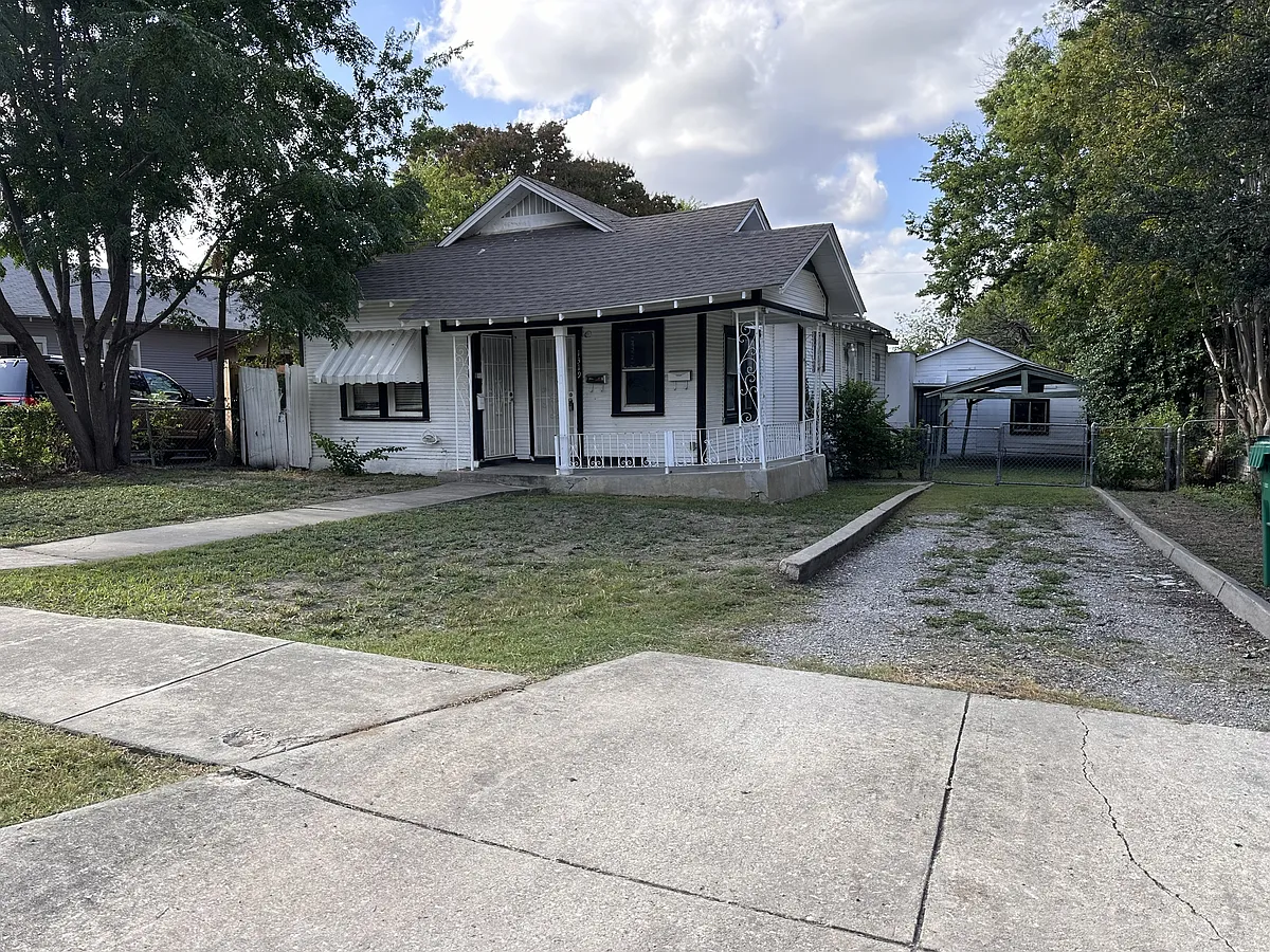 Building Photo - 1319 Leal St #3