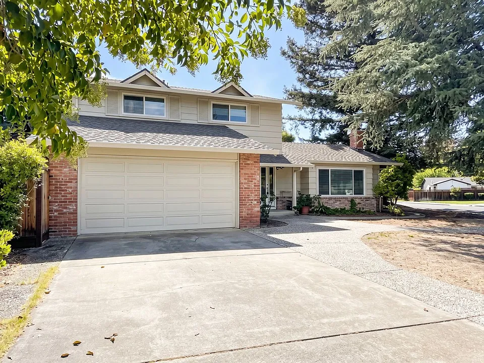 3327 Perada Dr