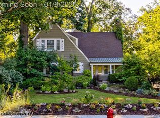 19 Oakdale Blvd, Pleasant Ridge, MI 48069