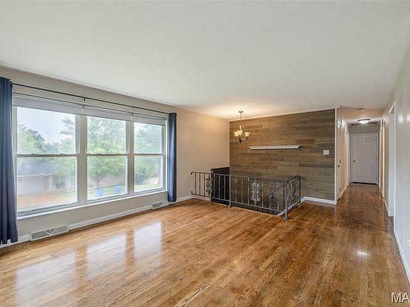 5th image of 1439 Twin Oaks Dr