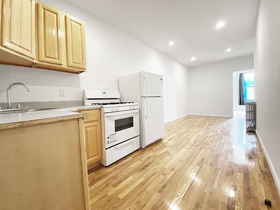 2nd image of 211 Green St #3H