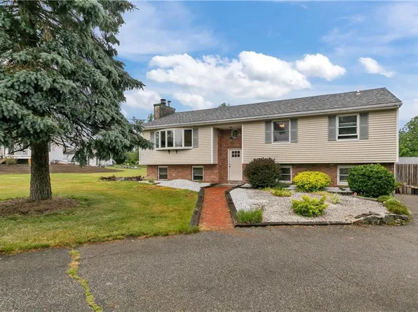 49 Dexter St, Portsmouth, RI 02871