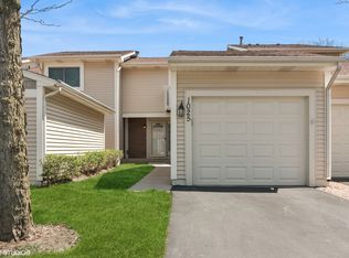 1025 Cumberland Ct, Vernon Hills, IL 60061