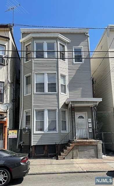 1st image of 134 Belmont Ave Floor 3
