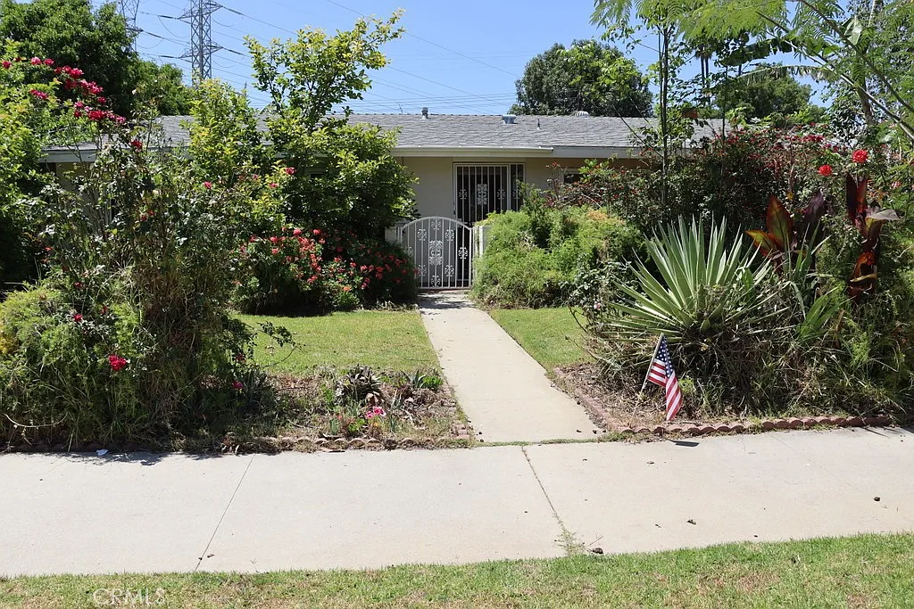 4 bed, 1755 sqft, $3,995 — Photo 2