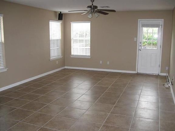 3rd image of 1504 Carriage Hills Trl