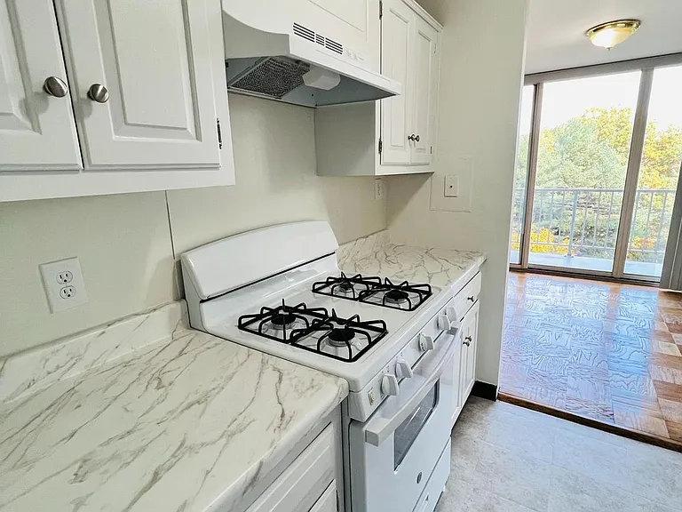 4520 King St #407 — Photo 5