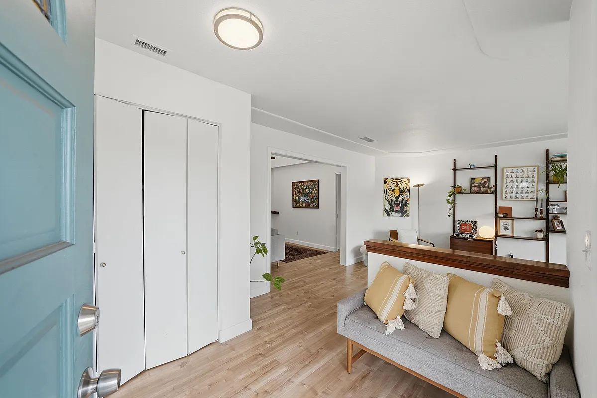 Building Photo - 5094 Randlett Dr