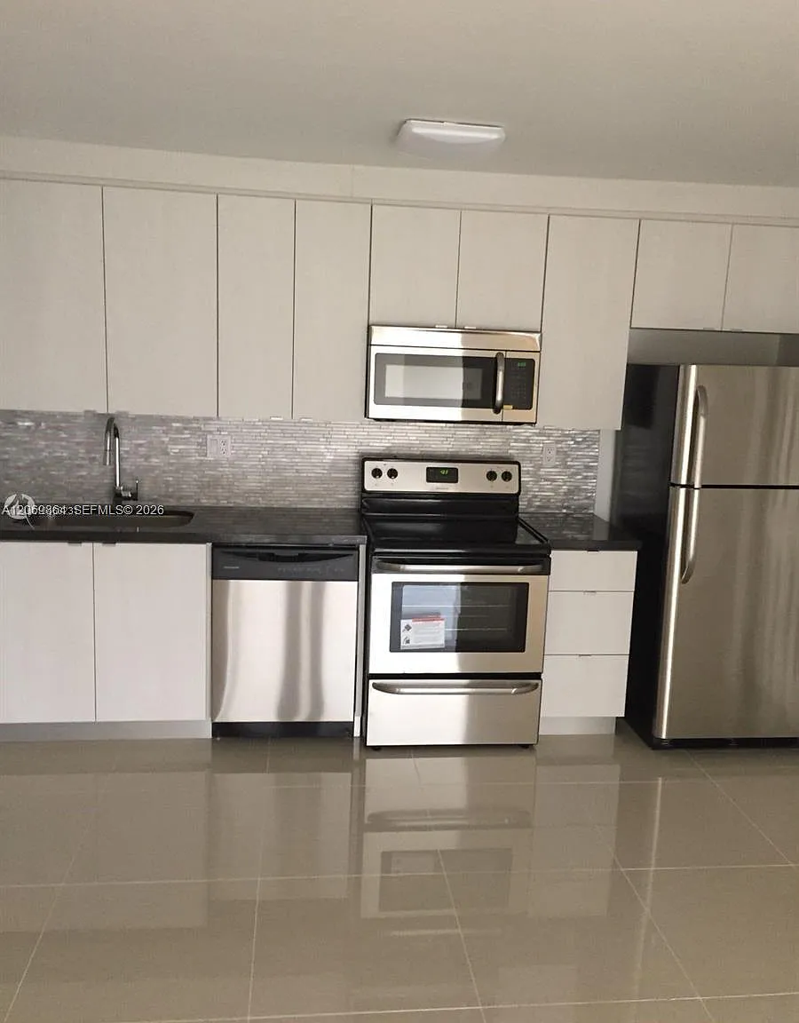 Doral Gardens Condo — Photo 1