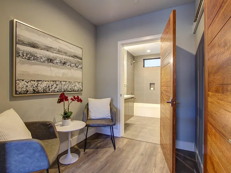 330 Salem St #304 — Photo 14