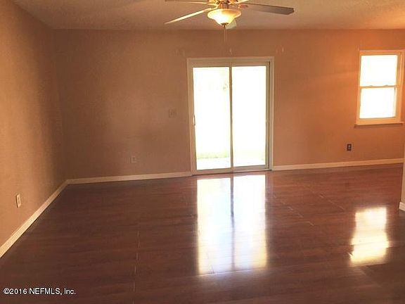 4th image of 3821 Mandarin Woods Dr N