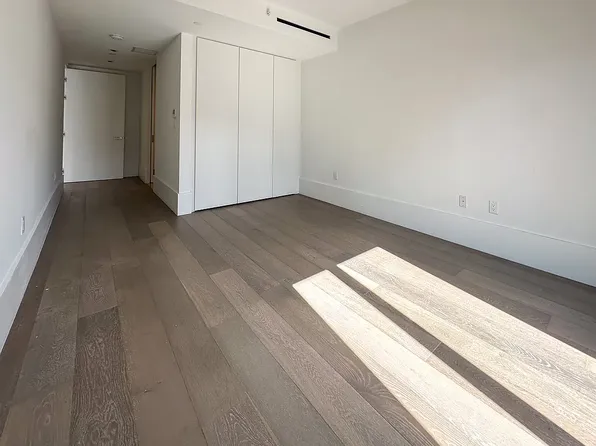 429 Kent Avenue image 22 of 25