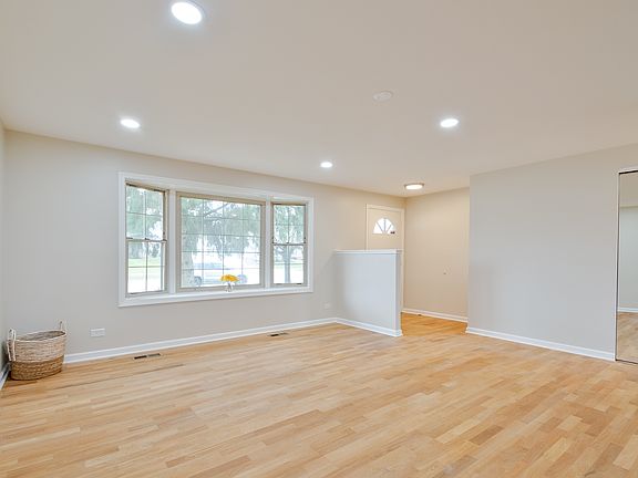 2nd image of 428 Putnam Ln