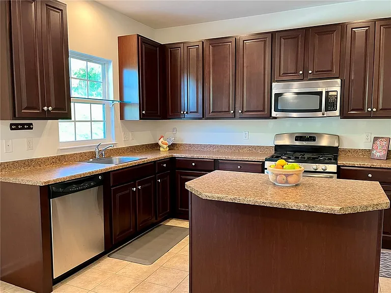 69 Coneflower Dr — Photo 8