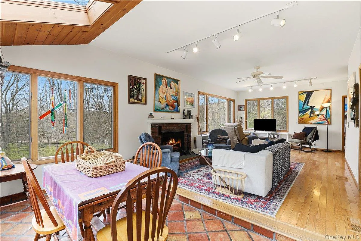 3 bed, 2.5 bath, 1896 sqft, $6,500 — Photo 3