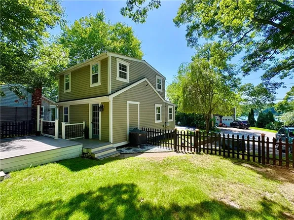 79 W Shore Dr, Exeter, RI 02822