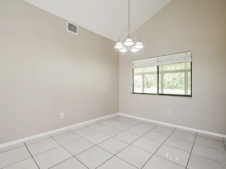 825 Virginia Woods Ln — Photo 4