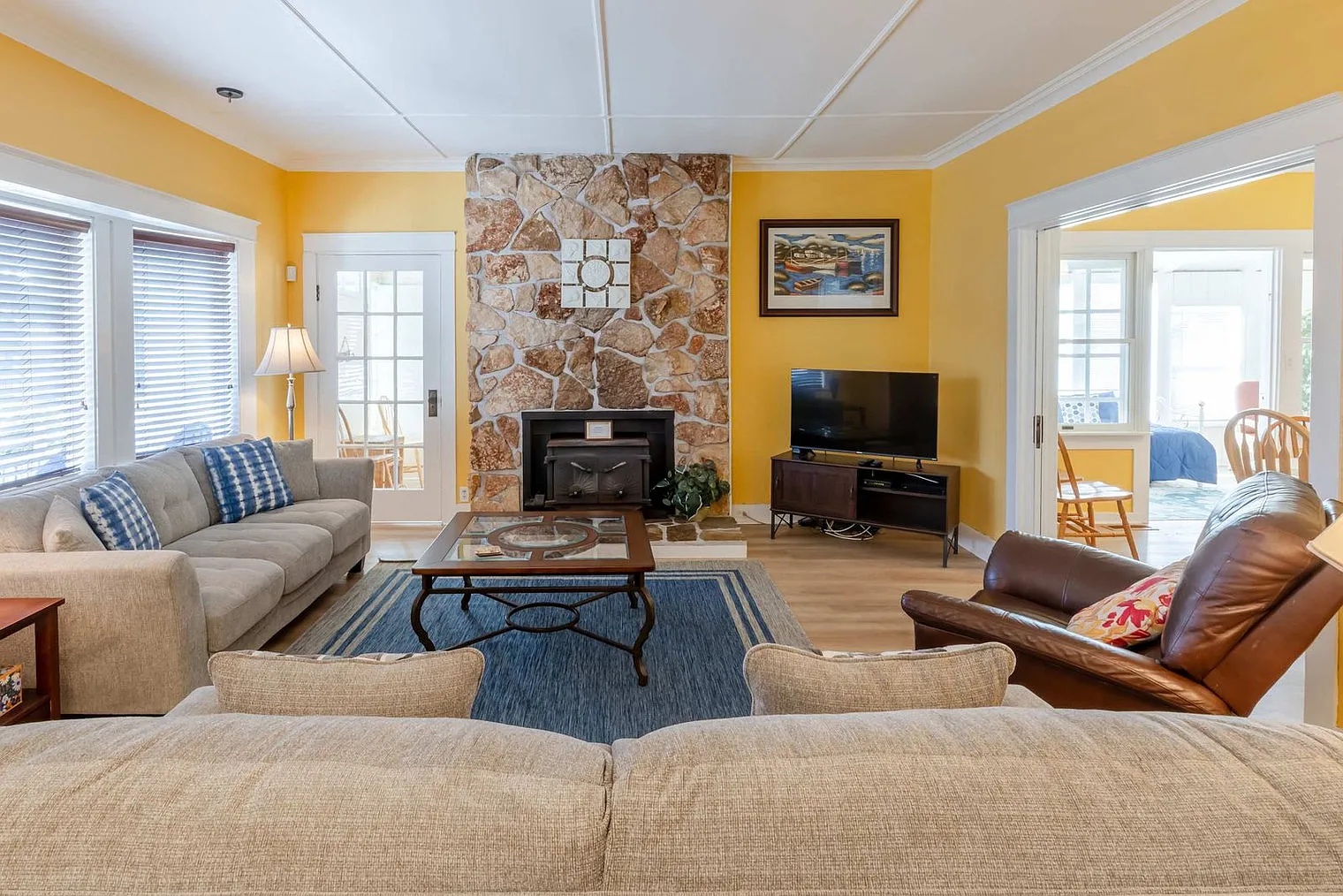 5 bed, 3.0 bath, 2647 sqft, $10,033 — Photo 3