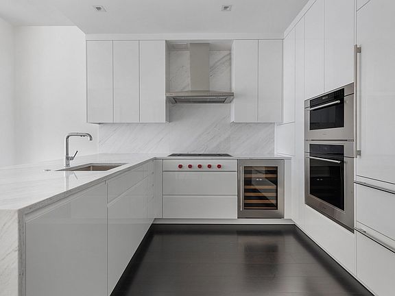 4th image of 150 Seaport Blvd #Penthouse 2g
