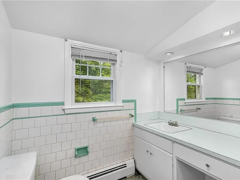 51 Ambrose St — Photo 42