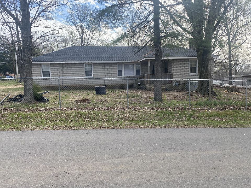 1st image of 303 Randell Dr