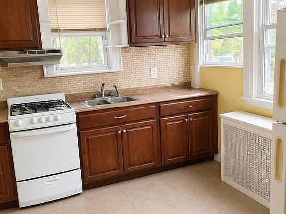 3rd image of 50 N Clinton Ave APT 2