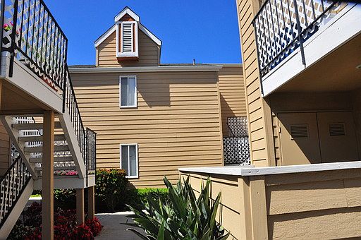 2nd image of 1068 N Broadway APT 210