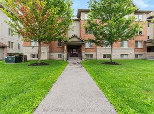 313 Cresthaven Dr #6, Ottawa, ON K2G4R5