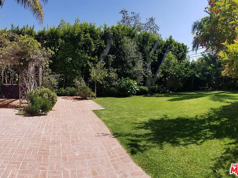 1745 Midvale Ave — Photo 39
