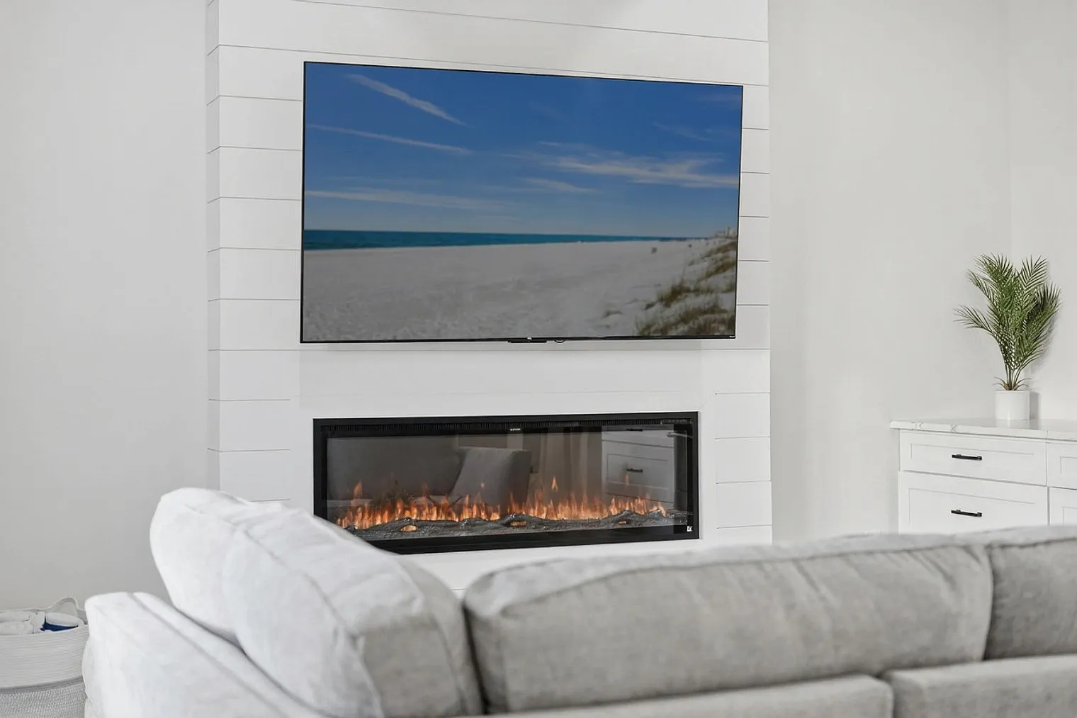 7 bed, 6.0 bath, 3713 sqft, $16,693 — Photo 3