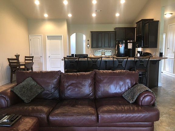 4th image of 926 Cheshire Dr