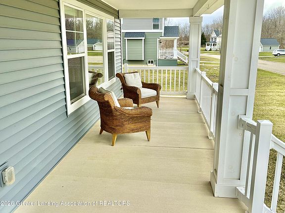 4th image of 422 Oakwood Dr