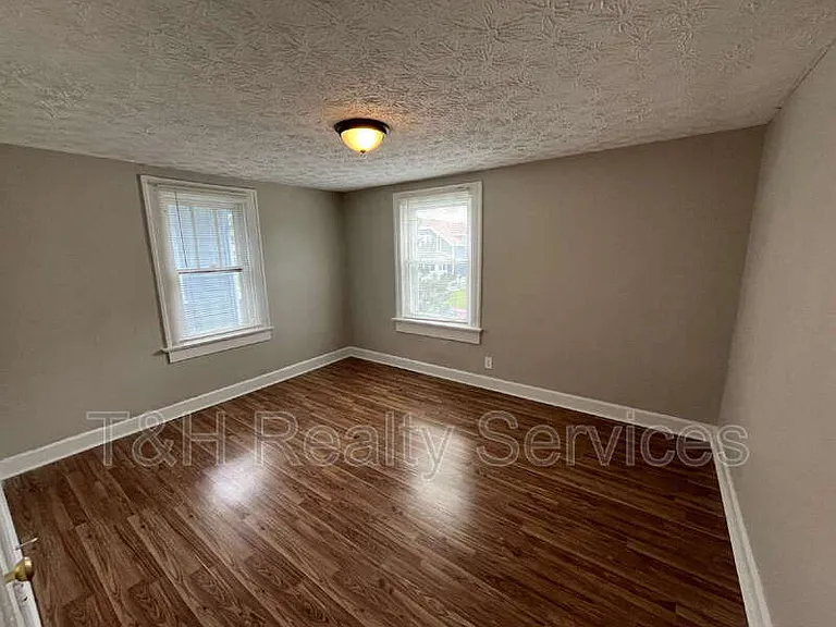 560 Udell St — Photo 12