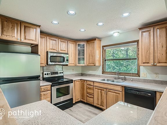 4th image of 2745 Olive Ln N