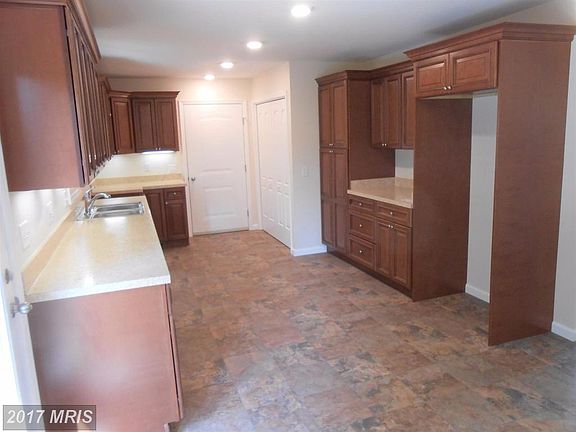 5th image of 518 Meadowview Cir