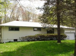 51 Round Hill Rd, Poughkeepsie, NY 12603