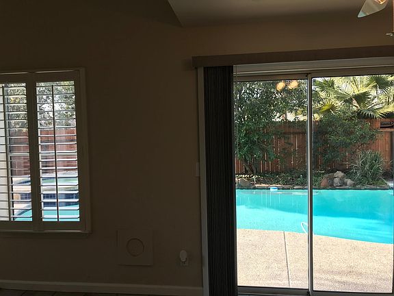 4th image of 697 Robert L Smith Dr