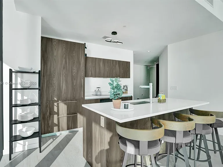 480 NE 31st St #1401 — Photo 27
